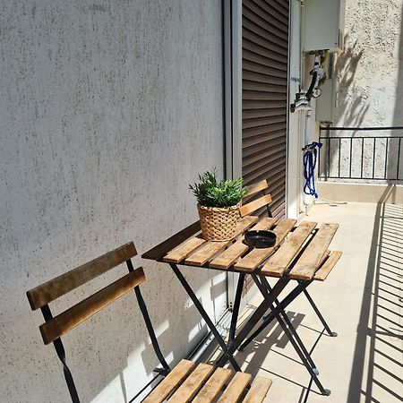 לריסה Apartment In The Heart Of The City 3 מראה חיצוני תמונה